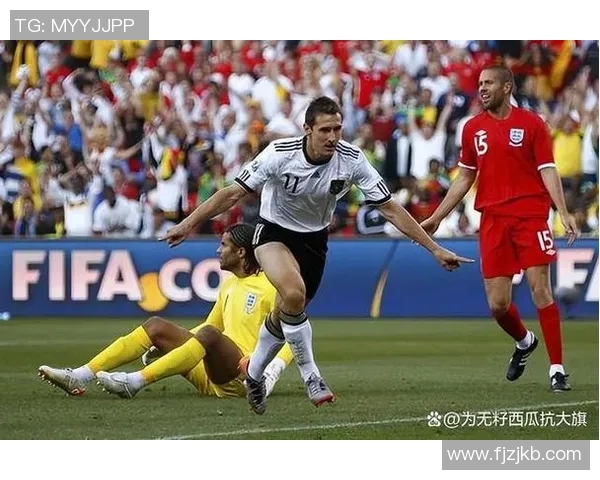 足球明星深情瞬间展现爱与激情的动人照片合集